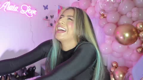 Snapshot of alaia_love77 chatting on February 8, 10:19 pm Alaia online show from February 8, 10:19 pm