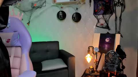 Snapshot of alaia_love77 chatting on October 8, 8:17 pm Alaia online show from October 8, 8:17 pm