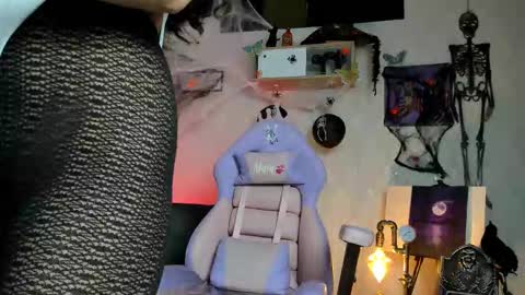 Snapshot of alaia_love77 chatting on October 16, 9:49 pm Alaia online show from October 16, 9:49 pm