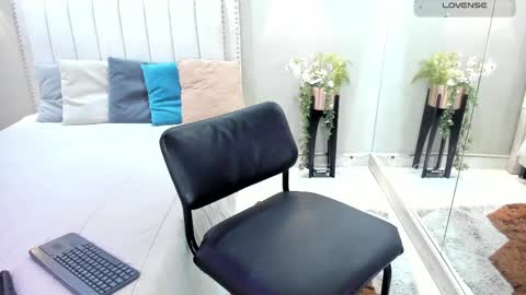 Snapshot of alaiasmile_ chatting on April 18, 7:58 pm online show from April 18, 7:58 pm