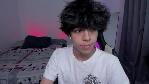 Snapshot of alan18n chatting on January 6, 4:05 am alan18n online show from January 6, 4:05 am