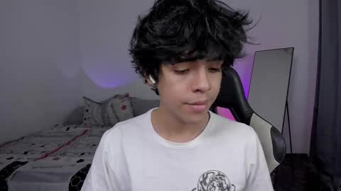 Snapshot of alan18n chatting on February 26, 3:44 pm alan18n online show from February 26, 3:44 pm