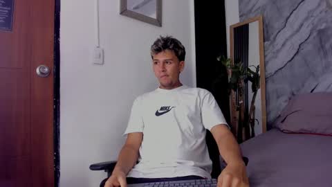 alan__smith online show from November 14, 7:45 pm