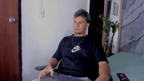 alan__smith online show from November 15, 7:54 pm