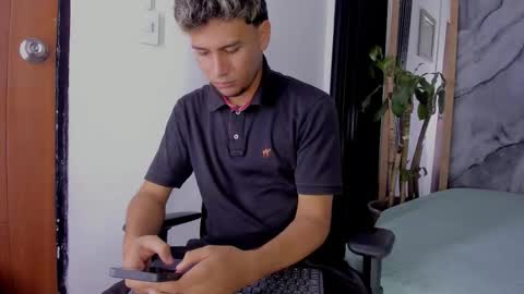 alan__smith online show from November 17, 7:41 pm