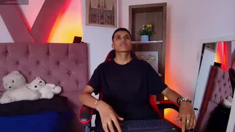 alan_colthon online show from April 14, 2:39 am