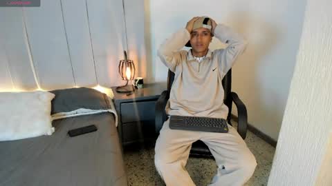 alan_colthon online show from April 16, 2:56 am