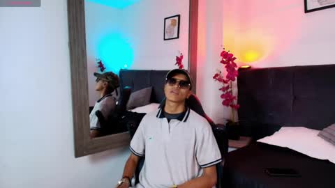 alan_colthon online show from April 18, 2:37 am