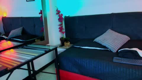 alan_colthon online show from April 24, 2:47 am
