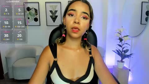 alana  online show from March 29, 7:36 pm