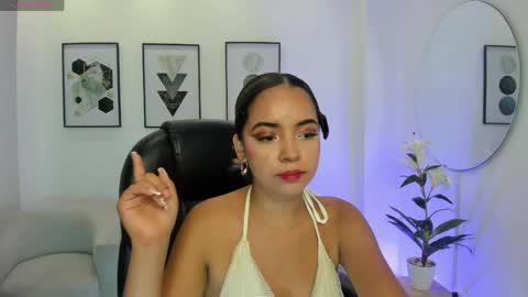 alana  online show from April 9, 8:36 pm