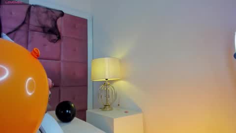 alanah_connors online show from October 31, 1:56 pm