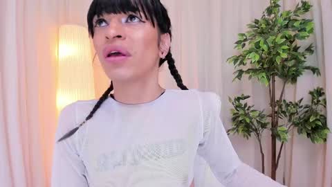 Snapshot of alanakimura_ chatting on February 18, 12:39 pm Alana silvana online show from February 18, 12:39 pm