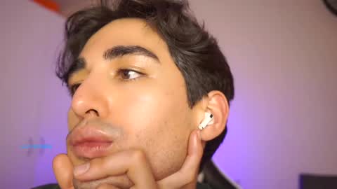 idenavarre online show from December 3, 7:00 pm