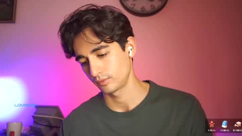 idenavarre online show from December 3, 10:07 pm