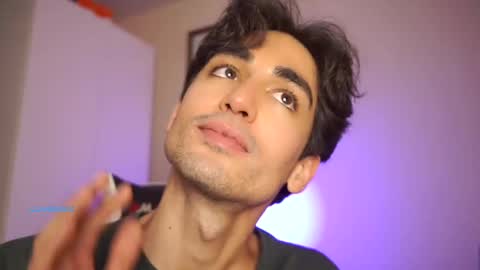 idenavarre online show from December 4, 10:19 pm