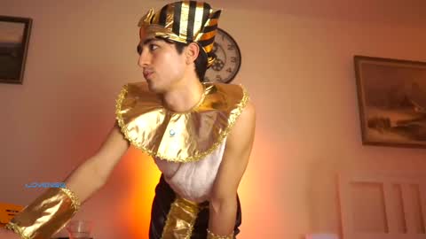 idenavarre online show from December 21, 10:19 pm