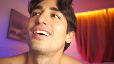 idenavarre online show from December 22, 10:36 pm