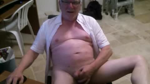 Snapshot of alanlee10allen chatting on April 26, 11:02 pm Alanlee10allen online show from April 26, 11:02 pm