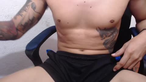 alanmuscle08 online show from June 17, 2:51 pm