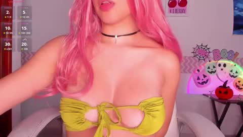 Snapshot of alanna_cherry chatting on November 3, 11:59 pm Alanna online show from November 3, 11:59 pm