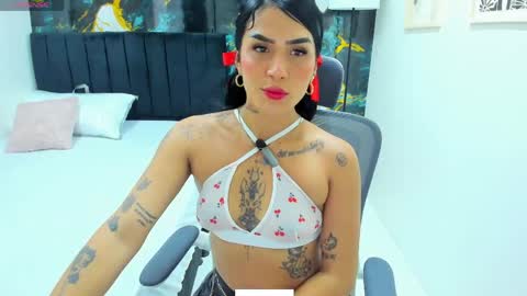 Snapshot of alanna_wild chatting on May 28, 7:33 pm Alana online show from May 28, 7:33 pm