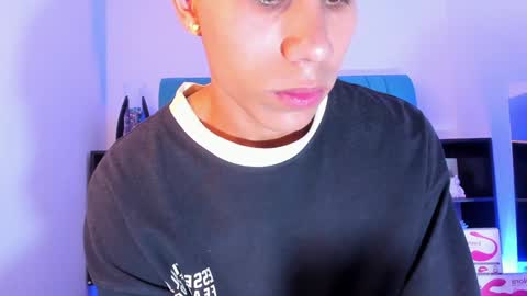 Snapshot of alannaughty_ chatting on December 18, 9:18 pm alannaughty_ online show from December 18, 9:18 pm