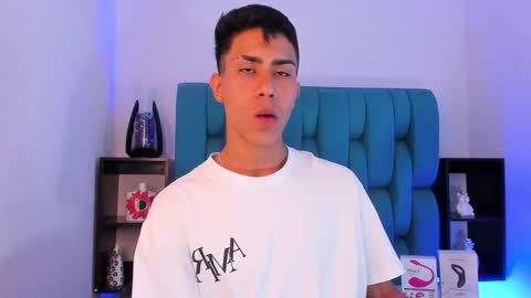 Snapshot of alannaughty_ chatting on December 21, 8:43 pm alannaughty_ online show from December 21, 8:43 pm