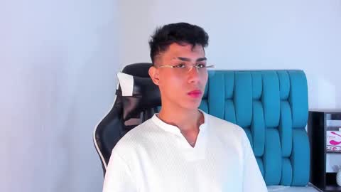 Snapshot of alannaughty_ chatting on February 12, 4:01 am alannaughty_ online show from February 12, 4:01 am