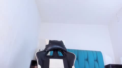 Snapshot of alannaughty_ chatting on February 12, 7:02 am alannaughty_ online show from February 12, 7:02 am