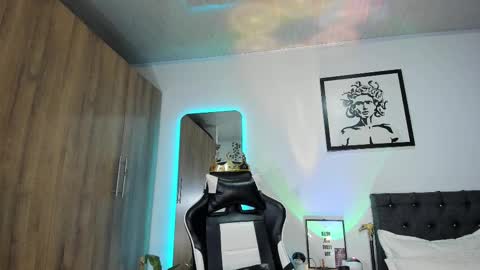 alannaughty_ online show from March 12, 1:23 am