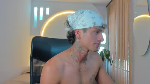 Snapshot of alanrodgers2_0 chatting on December 18, 7:19 pm alan online show from December 18, 7:19 pm