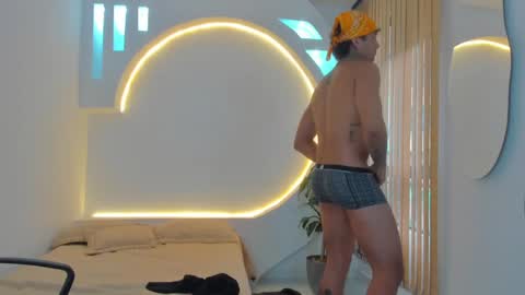 Snapshot of alanrodgers2_0 chatting on December 21, 6:34 pm alan online show from December 21, 6:34 pm