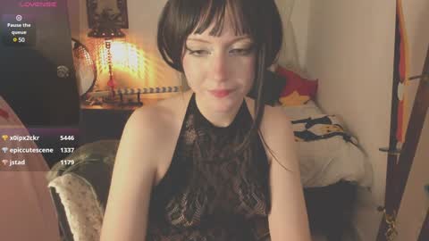 Snapshot of alaskagrace chatting on December 6, 7:32 am Alaska Grace online show from December 6, 7:32 am