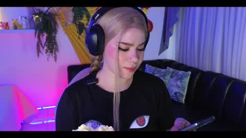 albaandthayron online show from November 18, 12:09 pm