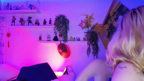 albaandthayron online show from April 6, 12:06 pm