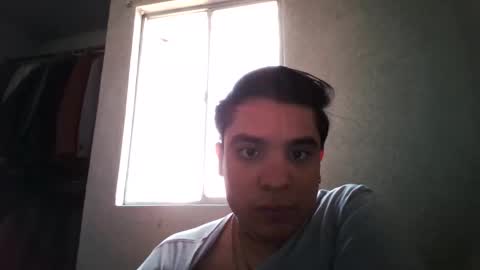 albertoarenas16 online show from April 6, 7:15 pm