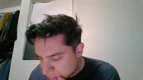 albertoarenas16 online show from May 8, 9:03 am
