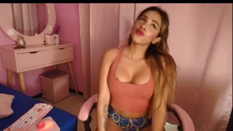 Snapshot of aldana_stone chatting on May 31, 9:38 pm aldana_stone online show from May 31, 9:38 pm