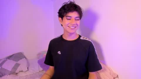 Snapshot of ale_aurarashii chatting on June 20, 1:41 am Ale aurarashii online show from June 20, 1:41 am