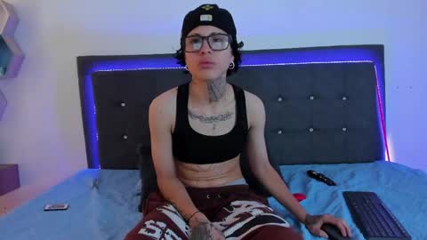 Snapshot of ale_cruzz chatting on February 28, 6:20 pm ale_cruzz online show from February 28, 6:20 pm