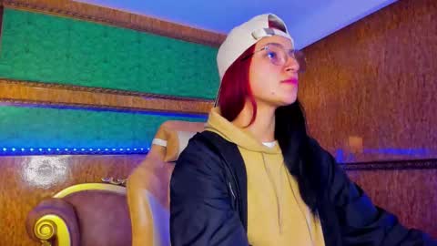 Snapshot of ale_sweety_ chatting on December 17, 1:06 pm Aleja Online GTM-5 700 1400 online show from December 17, 1:06 pm