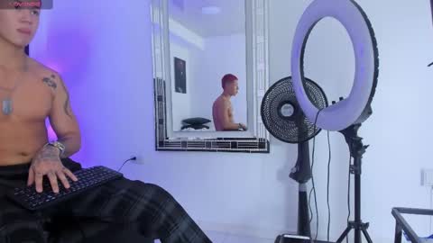 aleanders  online show from October 6, 12:02 pm