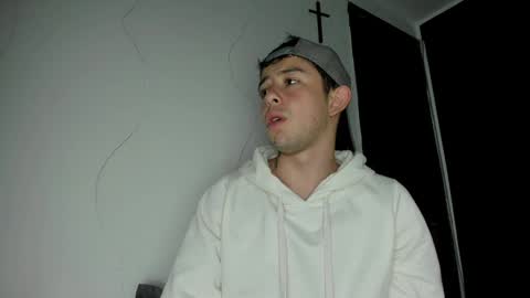 Snapshot of alecadrews_ chatting on January 3, 6:57 pm ALEC ANDREWS online show from January 3, 6:57 pm