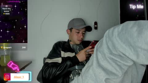 Snapshot of alecadrews_ chatting on January 4, 10:34 pm ALEC ANDREWS online show from January 4, 10:34 pm