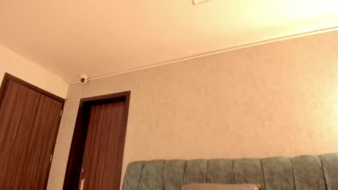 Aleera online show from April 16, 7:36 pm