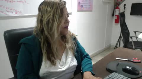 Snapshot of aleja_lollipop chatting on April 24, 5:37 pm Aleja online show from April 24, 5:37 pm