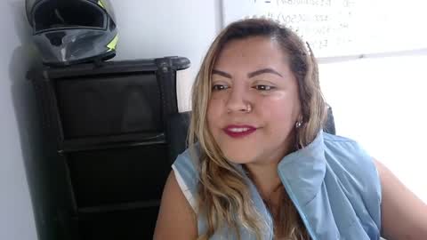 Snapshot of aleja_lollipop chatting on May 29, 11:03 pm Aleja online show from May 29, 11:03 pm