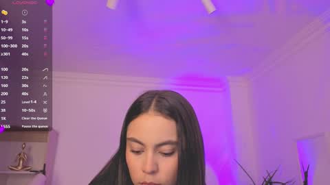 Alejandra online show from May 29, 11:30 am