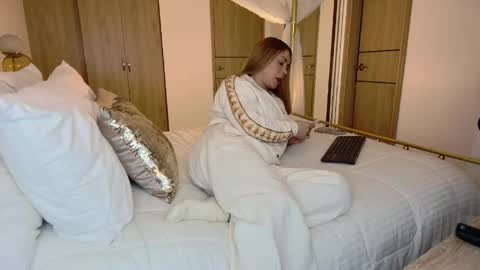 Snapshot of alejadollts chatting on April 17, 2:47 am ALEJADOLLTS online show from April 17, 2:47 am